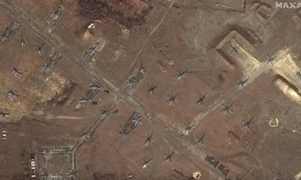 Hình ảnh vệ tinh cho thấy quân đội Nga đang tăng cường gần biên giới Ukraina