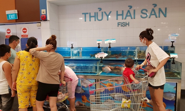 Giá cá lăng, cá diêu hồng giảm tại các chợ dân sinh