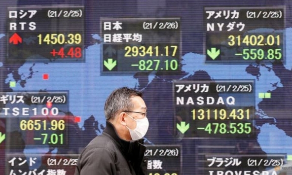 Chứng khoán châu Á trượt dốc, dầu tăng giá khi căng thẳng Ukraina âm ỉ