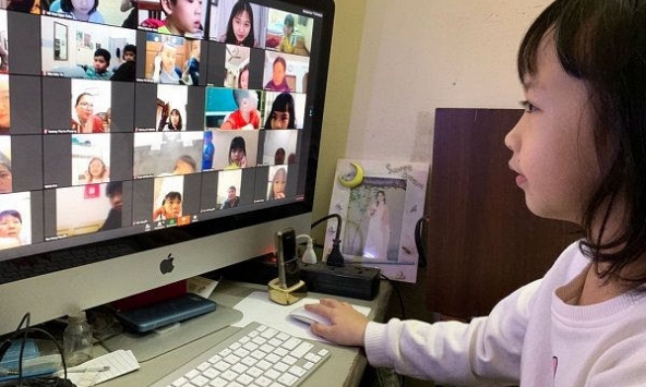 Nhiều tỉnh thành cho học sinh quay lại học trực tuyến vì dịch COVID-19 bùng mạnh tại trường học