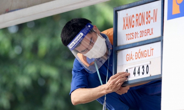 Giá xăng tiếp tục tăng, lên mức cao nhất trong lịch sử