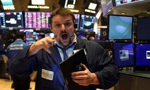 Căng thẳng Nga-Ukraina đẩy chứng khoán Mỹ trượt dốc, giá dầu vọt lên đỉnh mới