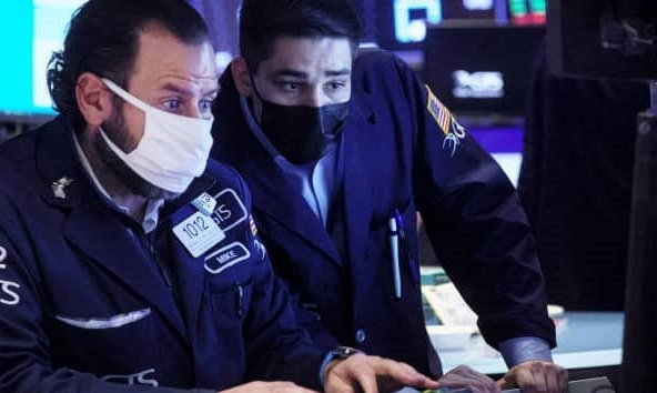 Dow Jones đi xuống khi Phố Wall đánh giá căng thẳng gia tăng giữa Nga và Ukraina