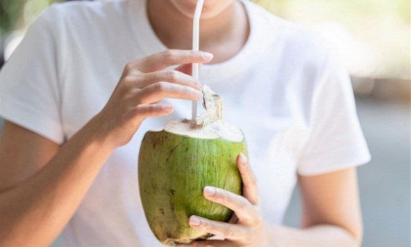 Thực hư thông tin uống nước dừa có nhanh khỏi COVID-19?