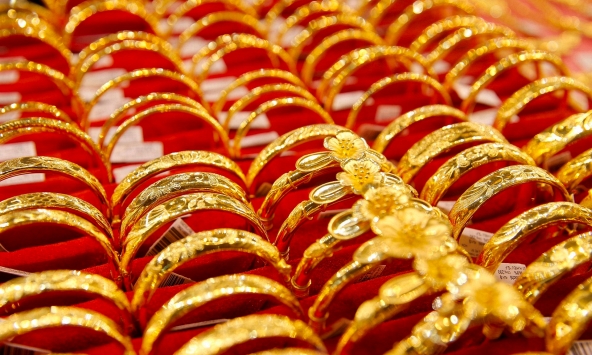 Bảng giá vàng ngày 26/2 ở thị trường trong nước và thế giới