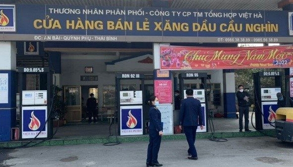 Một cây xăng ở Cần Thơ bị phạt do bán hạn chế cho khách