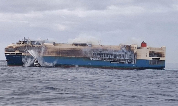 4.000 ô tô hạng sang chìm ở Đại Tây Dương