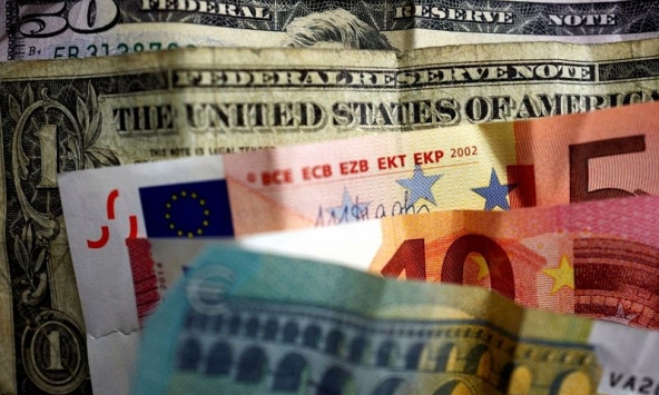 Đồng Euro trượt giá khi chiến tranh ở Ukraina gây ra cú sốc lạm phát 