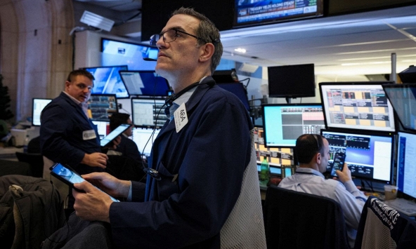 Phố Wall sụp đổ trước nỗi lo lạm phát khi giá dầu tăng 