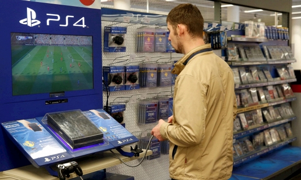 Sony và Carlsberg tạm dừng hoạt động tại Nga