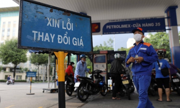 Xăng tiếp tục tăng giá, tiến sát mốc 30.000 đồng/lít