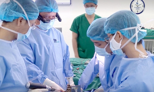 Lần đầu tiên Việt Nam đưa công nghệ thực tế ảo vào thay khớp nhân tạo