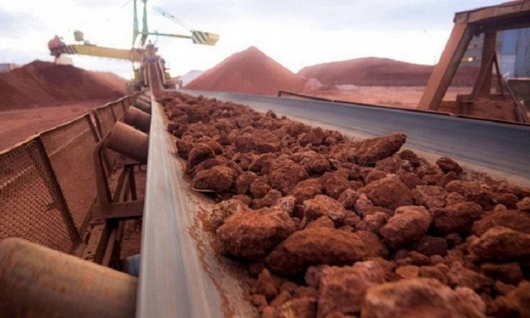 Australia dừng xuất khẩu alumin sang Nga, cấp thị thực cho người tị nạn Ukraina