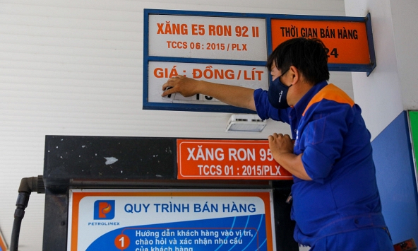 Giá xăng giảm hơn 600 đồng/lít