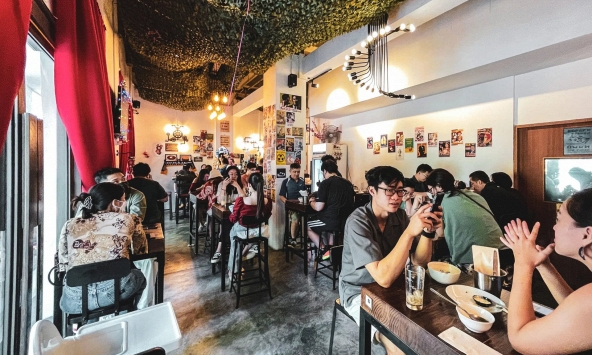 Ăn trưa tại nhà hàng Nga-Ukraina duy nhất ở Singapore