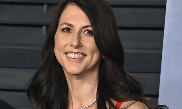 Vợ cũ của tỷ phú Jeff Bezos cho đi thêm 436 triệu USD