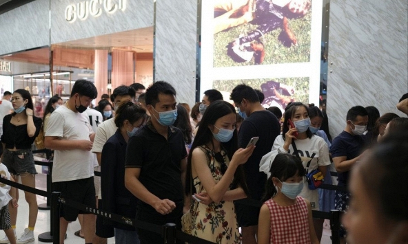 Trung Quốc: Lệnh cấm du lịch do COVID -19 giúp bùng nổ thương mại điện tử hàng xa xỉ