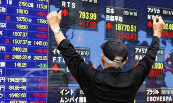 Chứng khoán toàn cầu tăng vọt sau khi dầu thô đi xuống