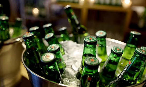 Heineken và Carslberg rút khỏi Nga thị trường Nga