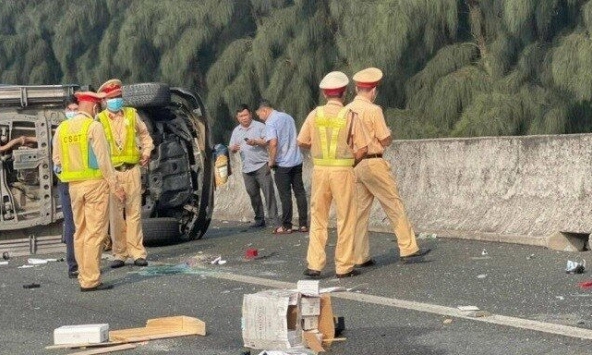 Xe chở Phó chủ tịch TP.HCM Lê Hòa Bình gặp nạn trên cao tốc TP.HCM - Trung Lương