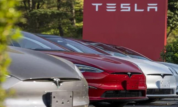 Vốn hoá Tesla tăng 84 tỷ USD sau khi Elon Musk đưa ra thông báo... trên Twitter