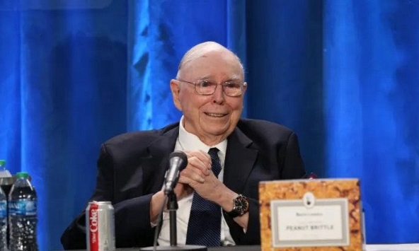 Tỷ phú Charlie Munger cảnh báo cho các nhà đầu tư thế hệ Z