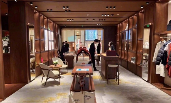 Nhà giàu Trung Quốc vung tiền vào túi xách, đồ hiệu vì không thể đi du lịch