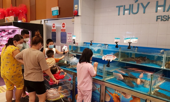 Giá tôm, cua tăng nhẹ trước ngày Tết Thanh Minh