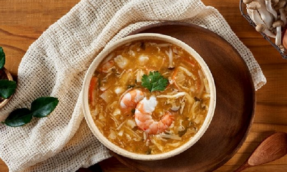 Món ngon mỗi ngày: Súp nấm hải sản chua cay
