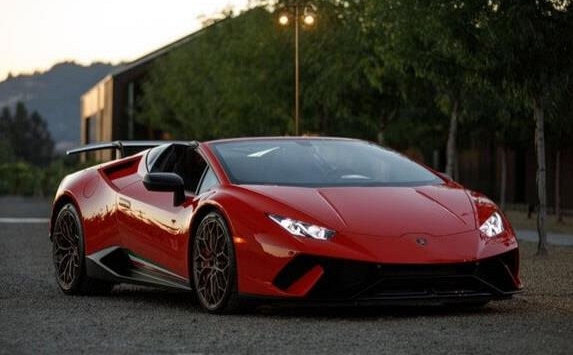Bảng giá xe Lamborghini tháng 4/2022 mới nhất