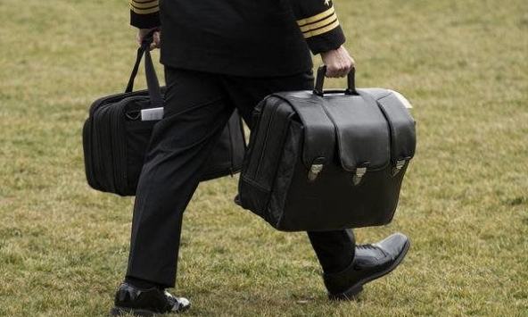 Bên trong chiếc vali hạt nhân của Mỹ và Nga có gì?