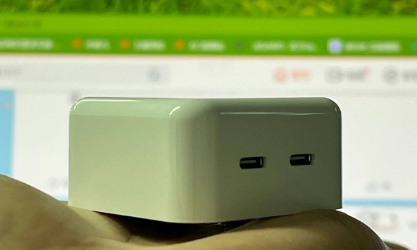 Sạc USB-C Apple kép đầu tiên có gì đặc biệt?