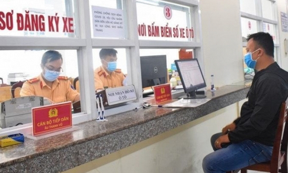 Người dân có thể đăng ký biển số xe máy tại công an phường, xã