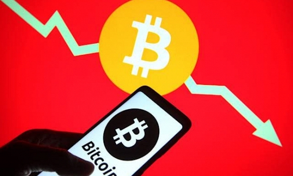 Bitcoin giảm xuống mức thấp nhất trong một tháng do tâm lý ngại rủi ro