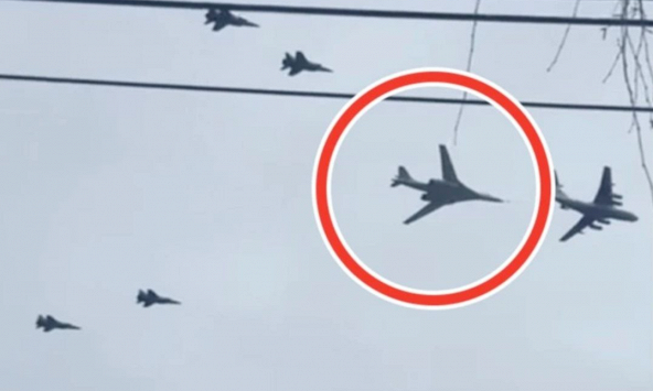 Ớn lạnh máy bay ném bom hạt nhân của Nga bay sát biên giới Ukraina