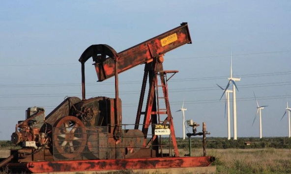 Giá xăng dầu hôm nay 19/4: Tiếp tục tăng mạnh