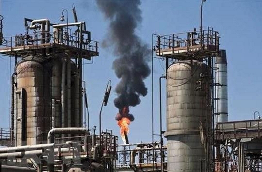 Giá xăng dầu hôm nay 20/4: Lao dốc