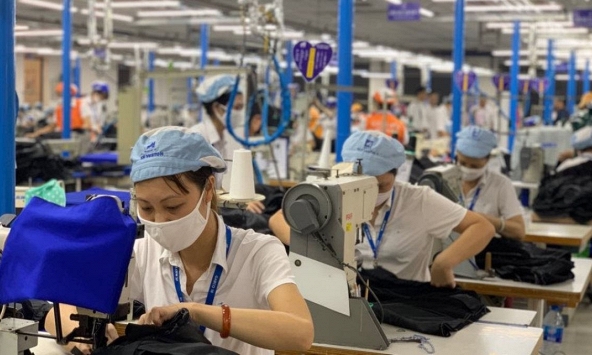 Làm việc trong ngày nghỉ lễ 30/4 và 1/5 được hưởng lương như thế nào?