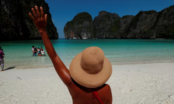 Thái Lan bỏ yêu cầu xét nghiệm RT-PCR đối với du khách để thúc đẩy du lịch