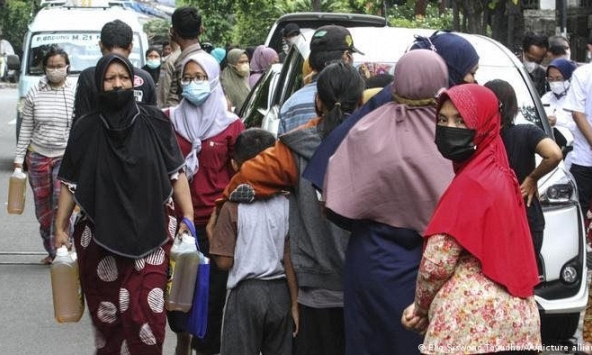 Vì sao lệnh cấm xuất khẩu dầu cọ của Indonesia  khiến thế giới lo lắng?