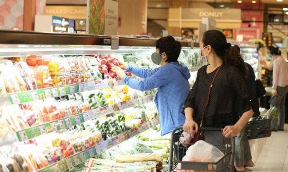 Hàng hóa dồi dào, nhiều khuyến mại dịp lễ 30-4 và 1-5