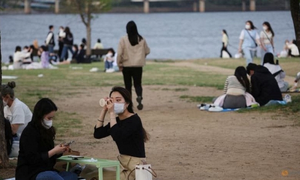 Hàn Quốc bãi bỏ quy định đeo khẩu trang ngoài trời bắt đầu từ tuần tới