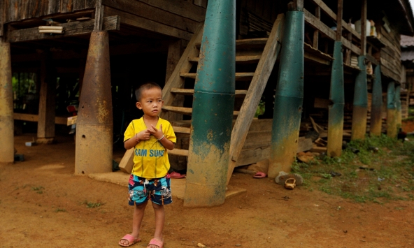 Bên trong các 'ngôi làng bom' ở Lào