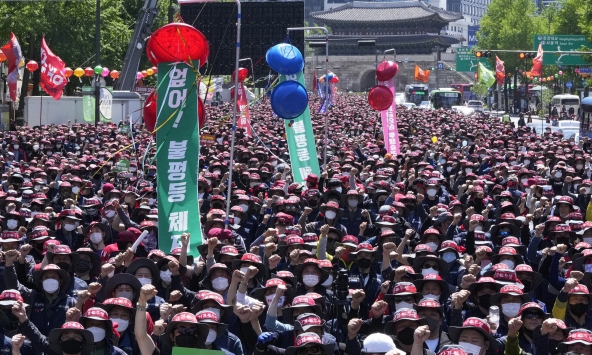 Các quốc gia trên toàn thế giới 'đánh dấu' Ngày Quốc tế Lao động 1/5