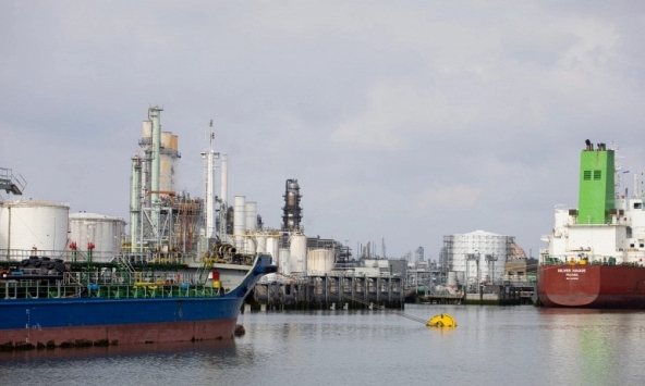 Công nhân Hà Lan từ chối bốc dỡ hàng từ một tàu chở dầu của Nga

