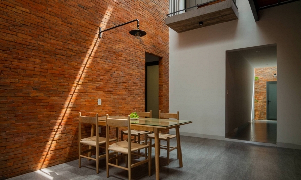 Ngôi nhà 2 tầng ấn tượng với thiết kế mộc