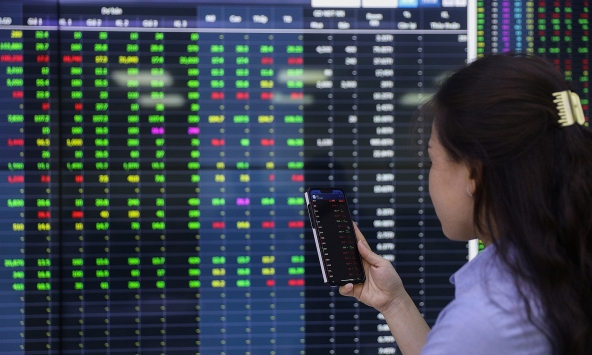 VN-Index mất gần 60 điểm phiên 9/5: Nhà đầu tư nên làm gì?