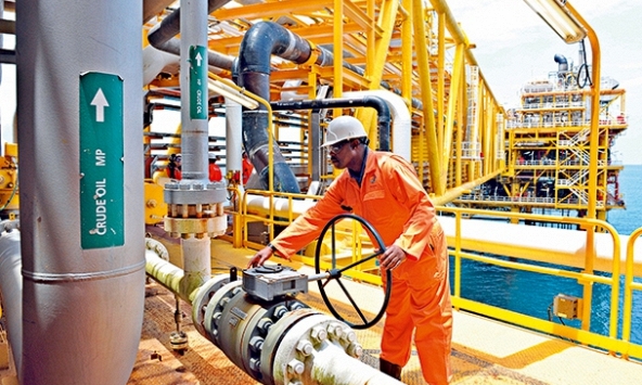 Giá xăng dầu hôm nay 10/5: Giảm mạnh