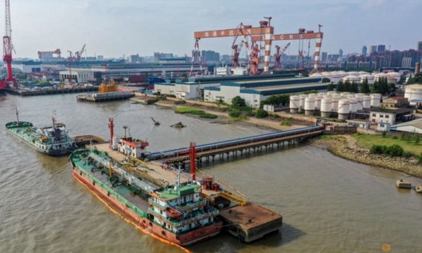 Giá dầu châu Á giảm sau khi tăng mạnh trong phiên trước vì lệnh trừng phạt của Nga