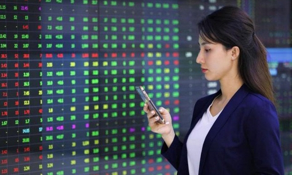 VN-Index xuống đáy 10 tháng